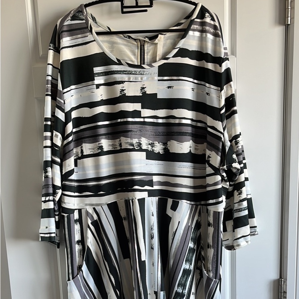 Melissa McCarthy Seven7 Black, White & Gray High-Low Dress